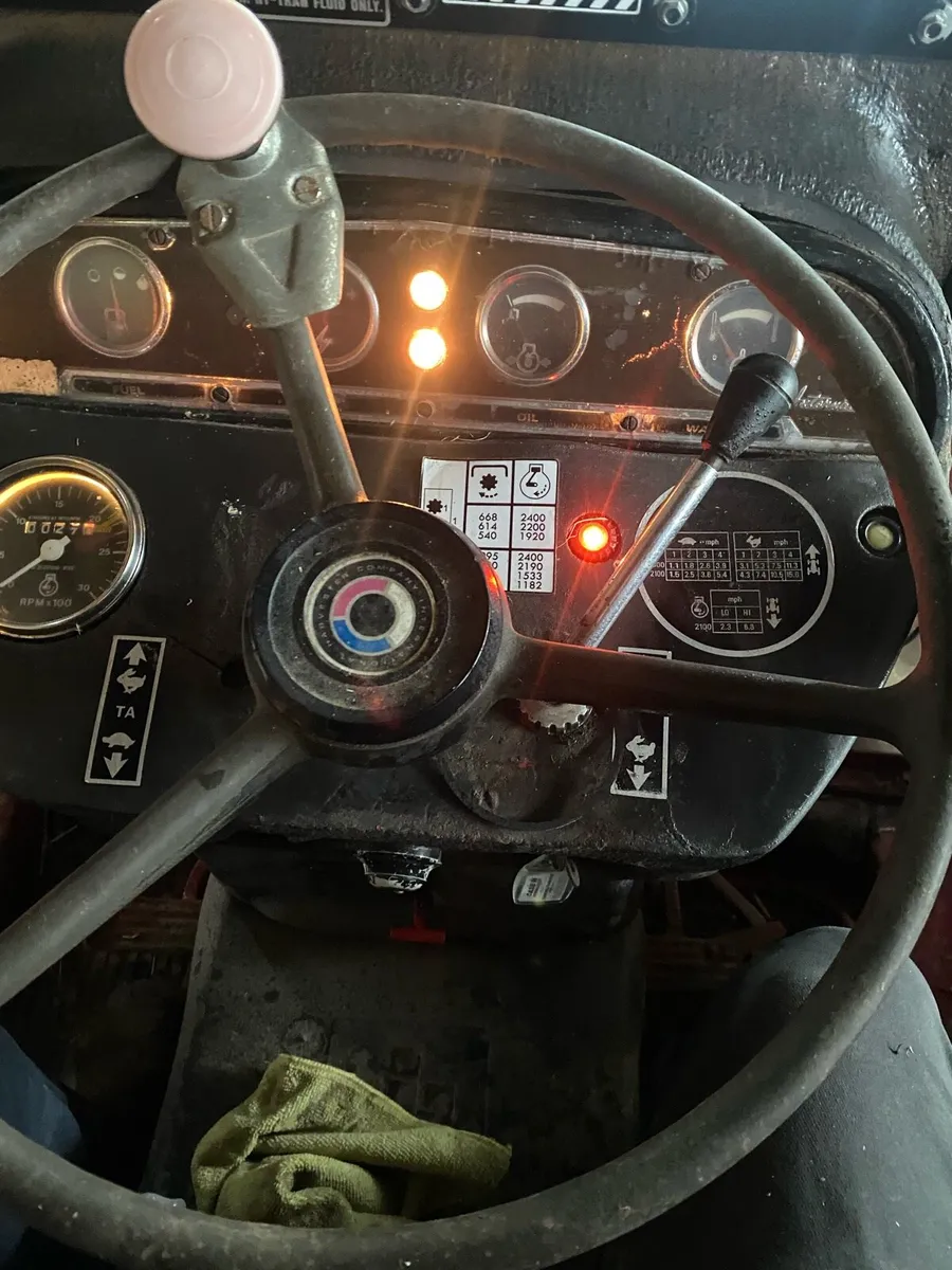 International 674 - Image 3