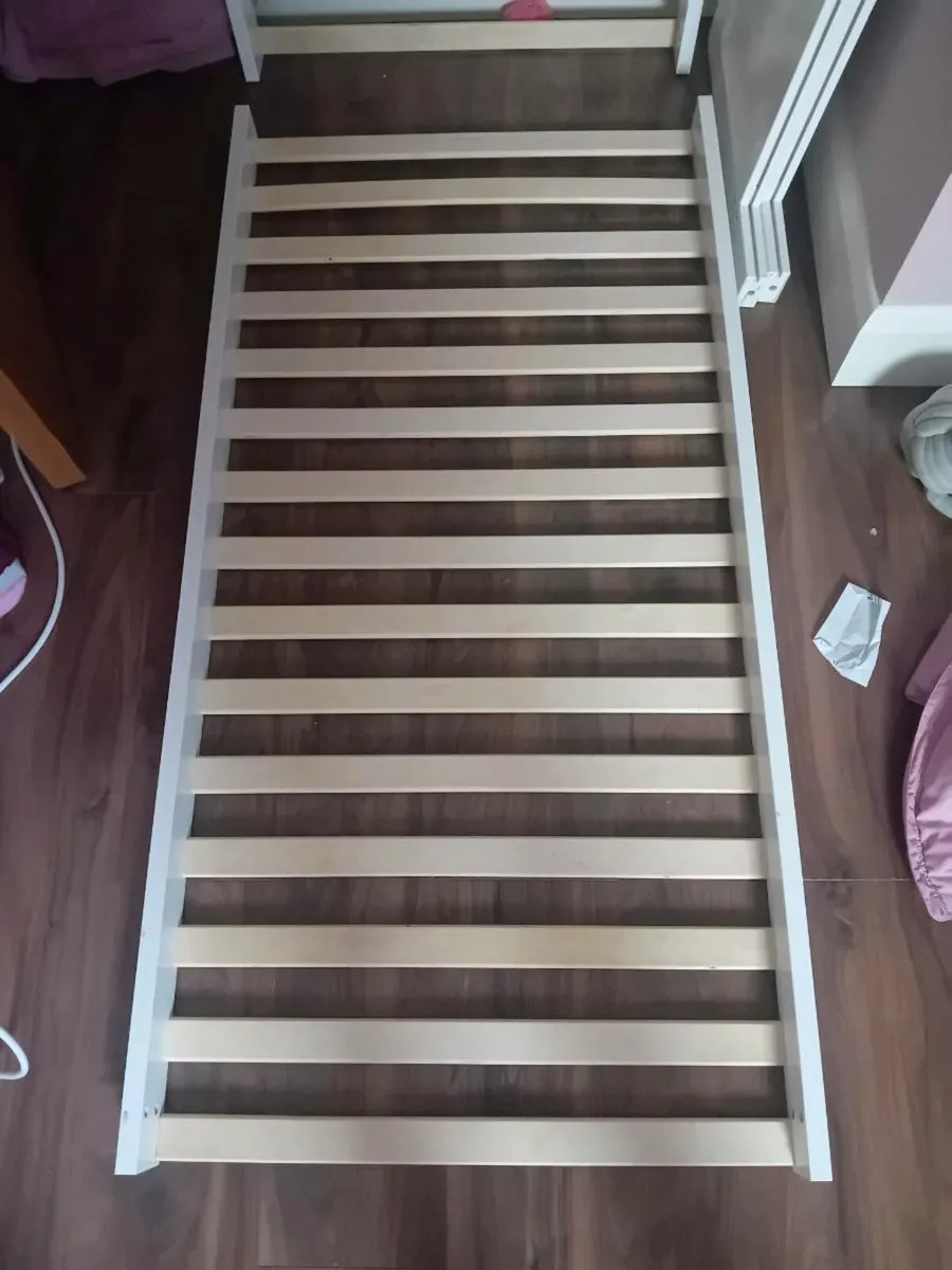 Toddler cot and bed - Image 4