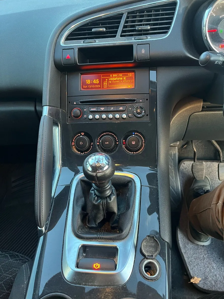 Peugeot Van - Image 2