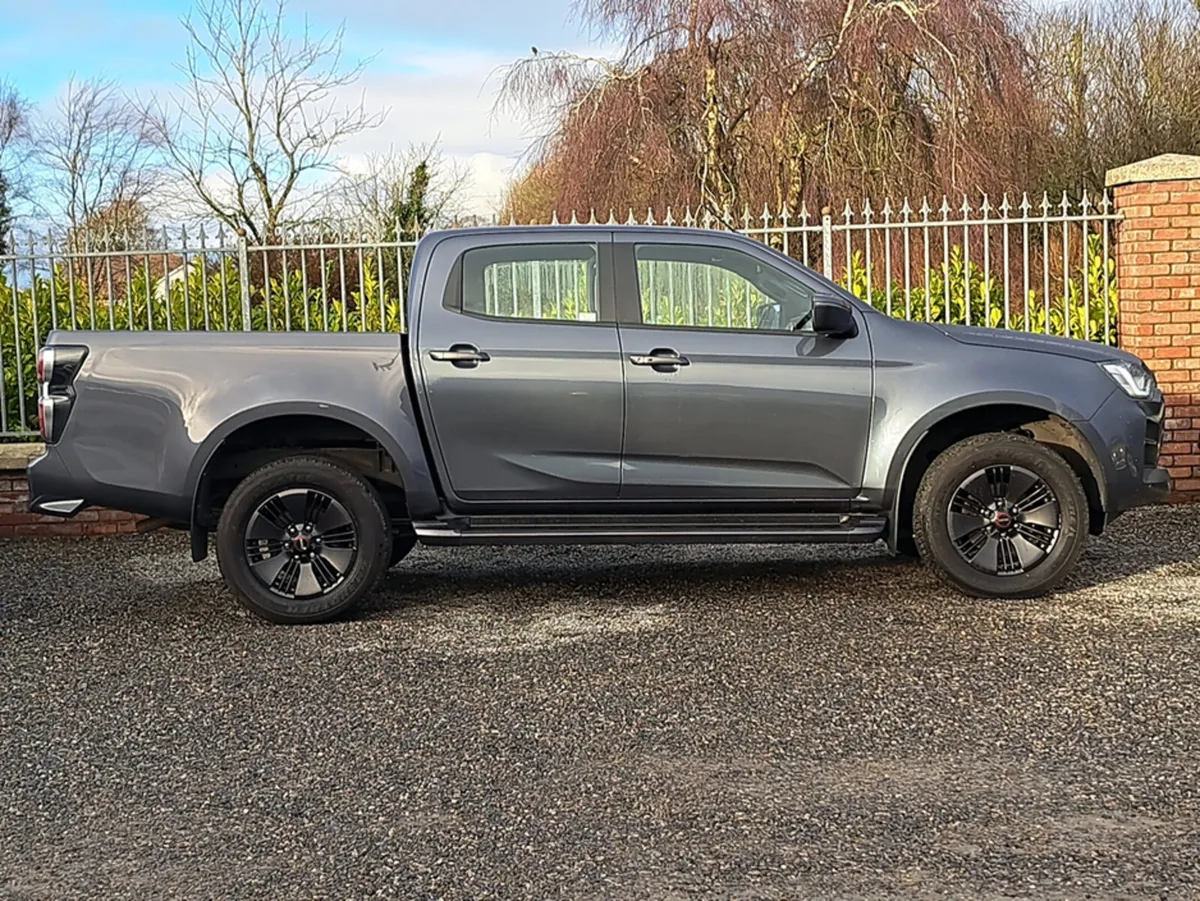 Isuzu D-Max V-Cross Double cab 1.9 Diesel 4 wheel - Image 4