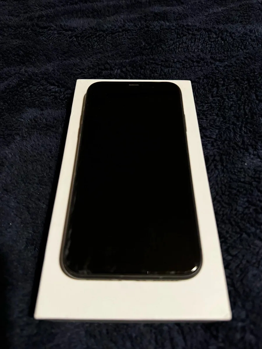 IPhone 11 - Image 1