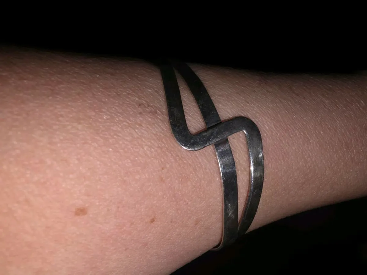 SNAZZY FIGURE Z, 925 Chunky Unisex Clip-On Bangle - Image 4