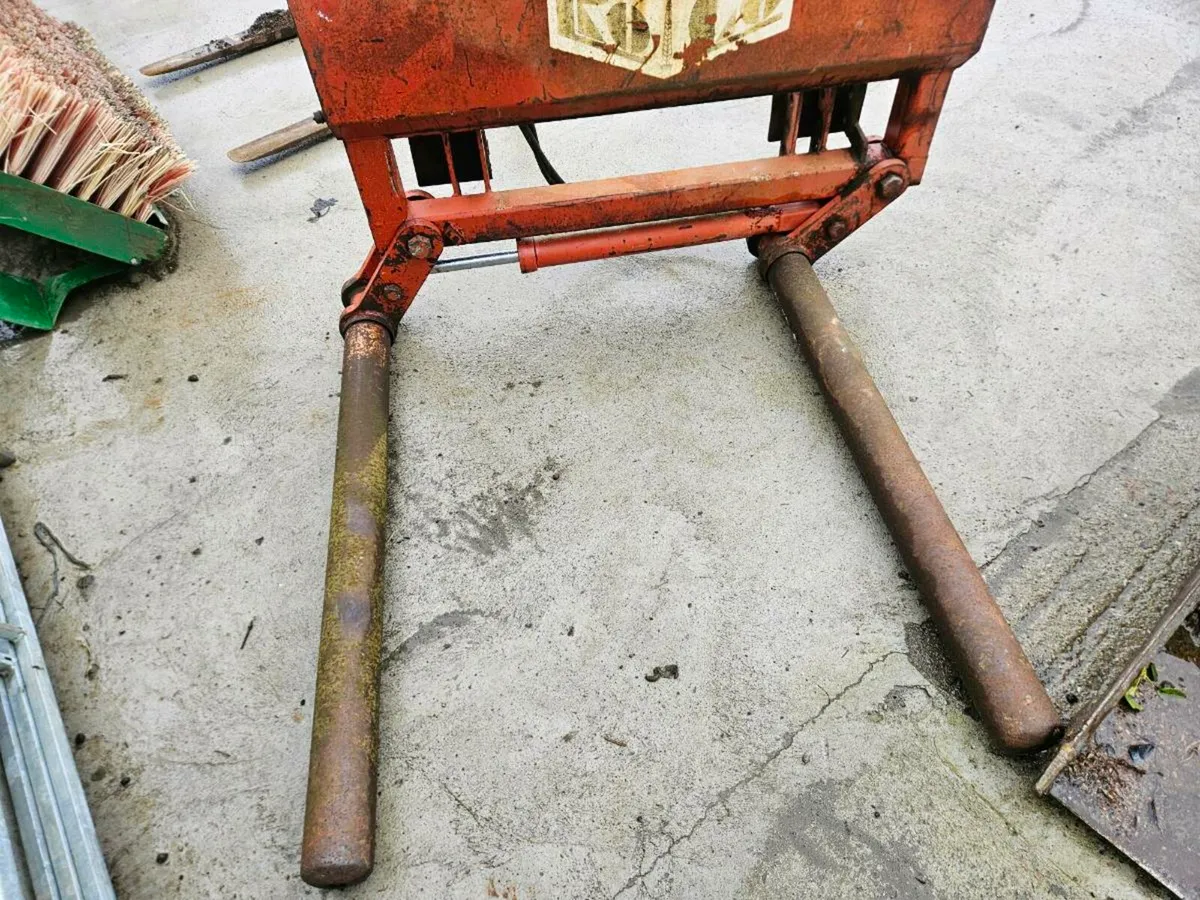 Bale handler - Image 1