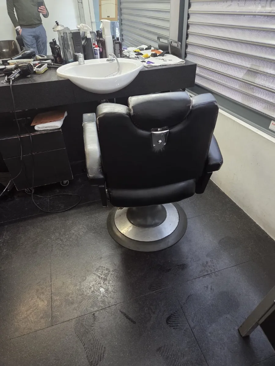 Barber chairs - Image 3