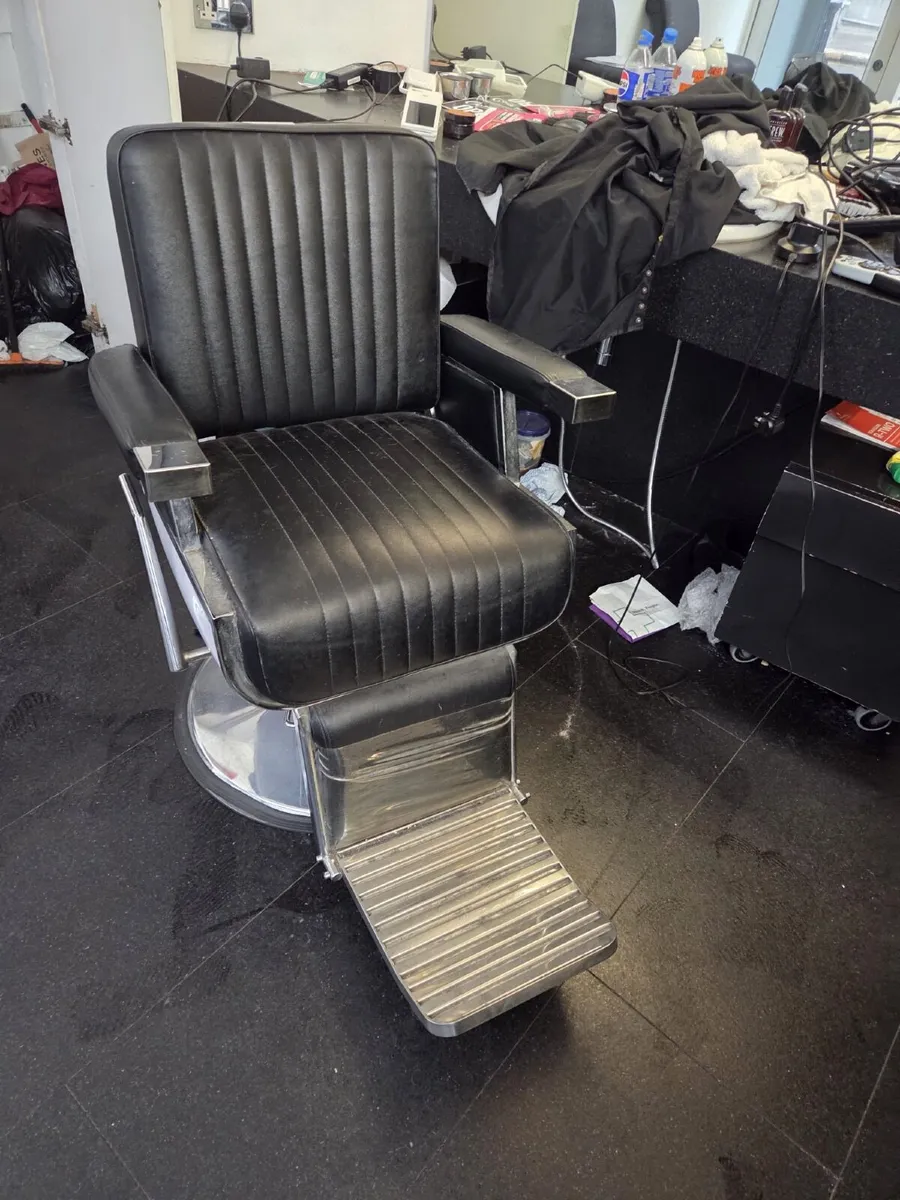 Barber chairs - Image 2