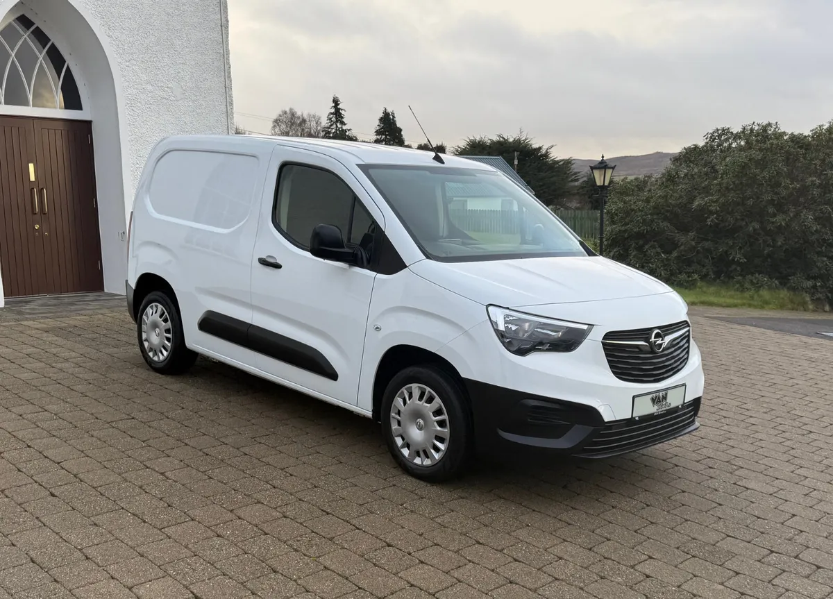 2022 Opel Combo 1.5BlueHDI 100bhp NO VAT! - Image 1