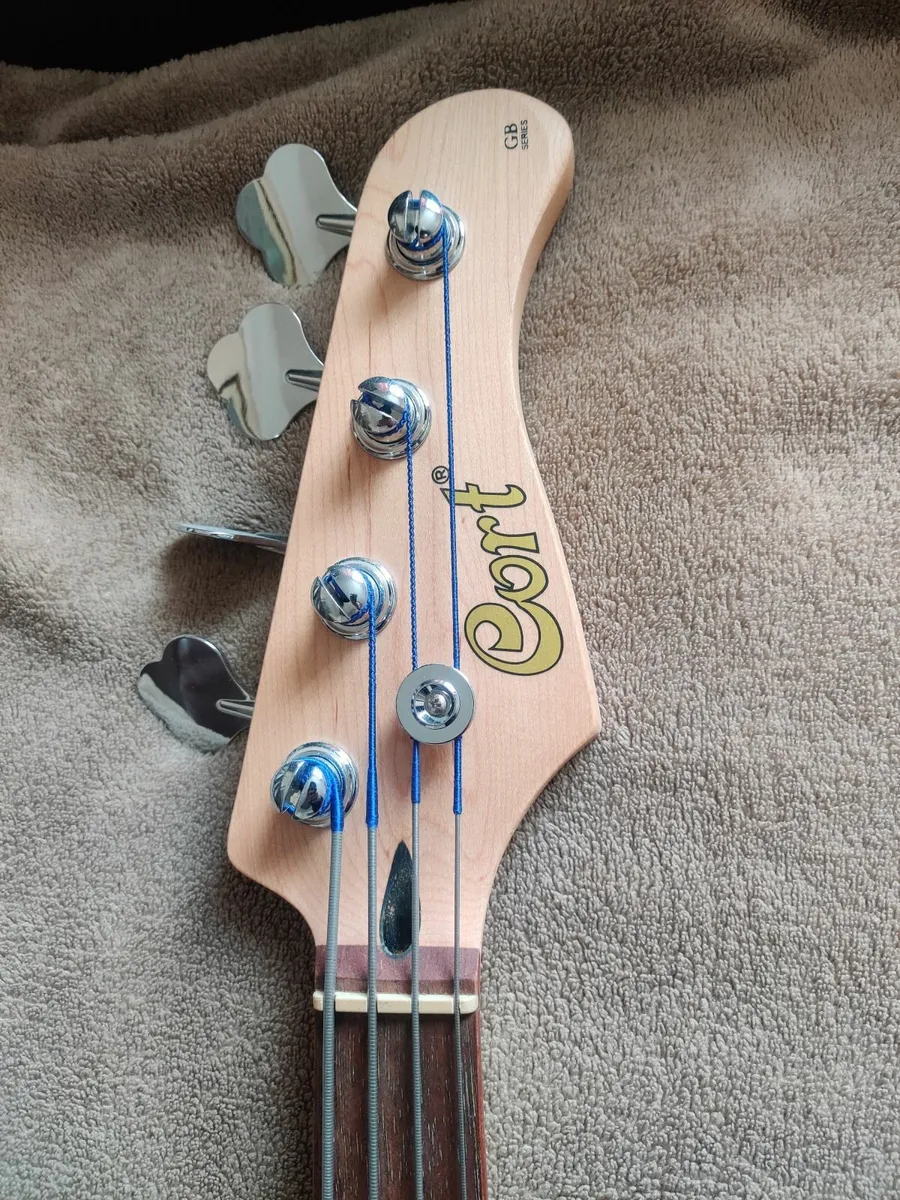 electric bass guitar - Image 2