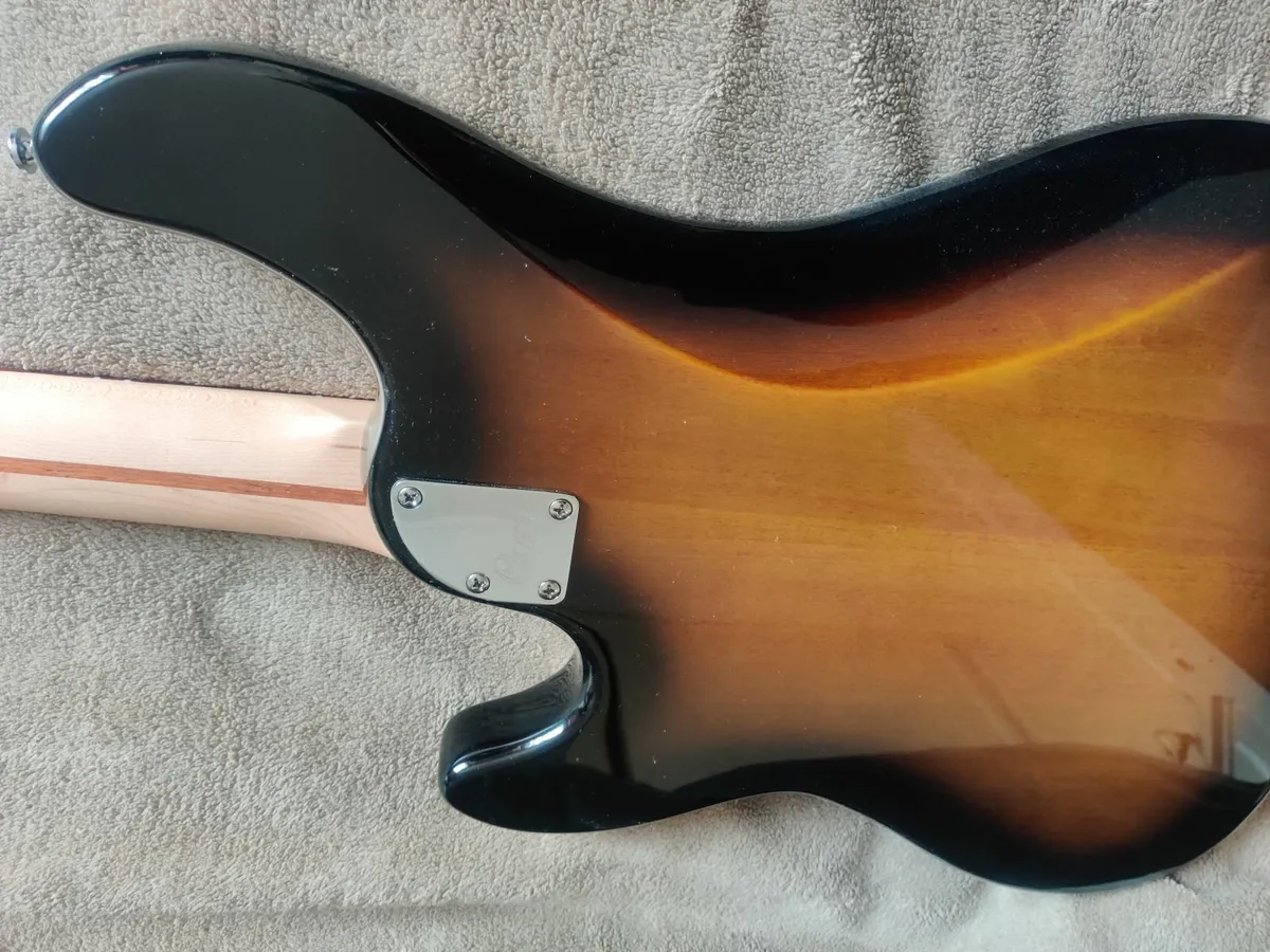 electric bass guitar - Image 4