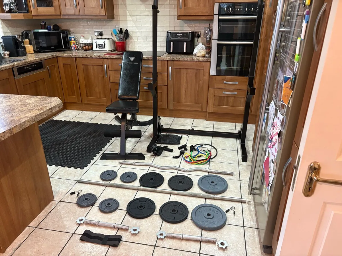 LOVELY COMPLETE GYM METAL WEIGHTLIFTING SET UP! - Image 1