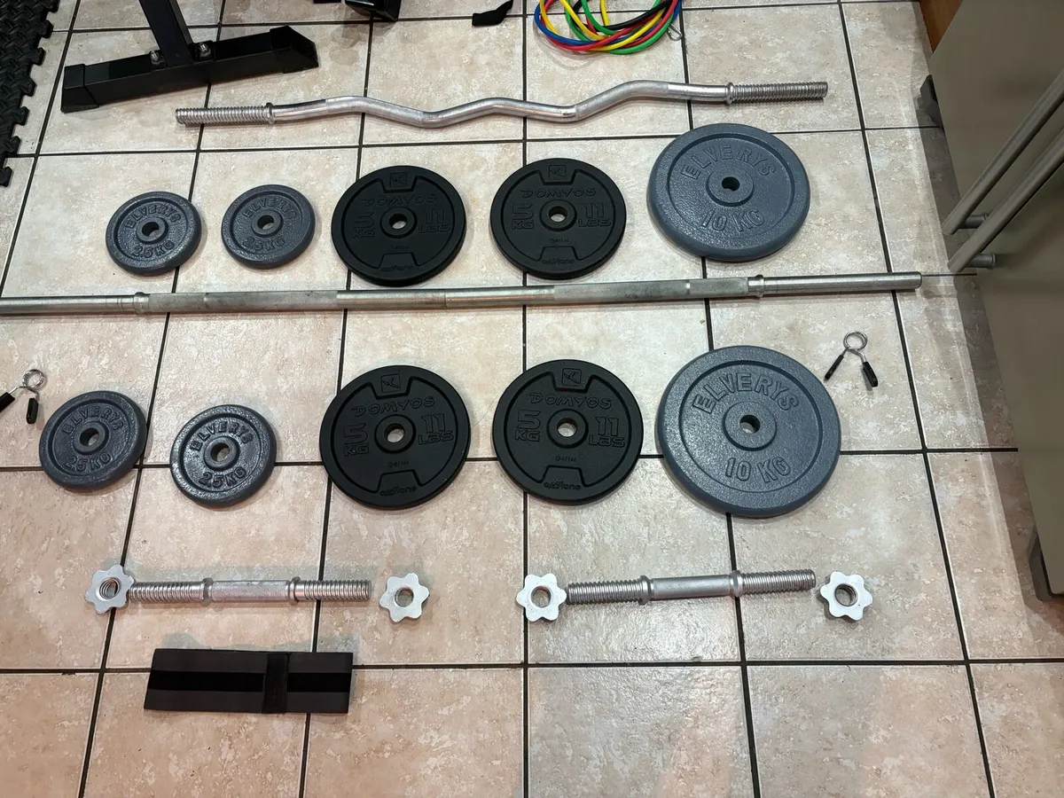 LOVELY COMPLETE GYM METAL WEIGHTLIFTING SET UP! - Image 2