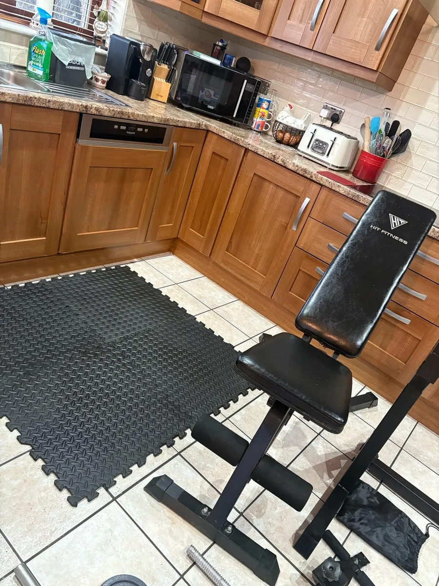 LOVELY COMPLETE GYM METAL WEIGHTLIFTING SET UP! - Image 4