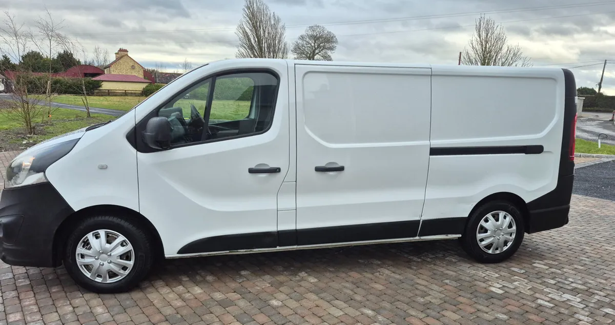 2015 Opel Vivaro - Image 2