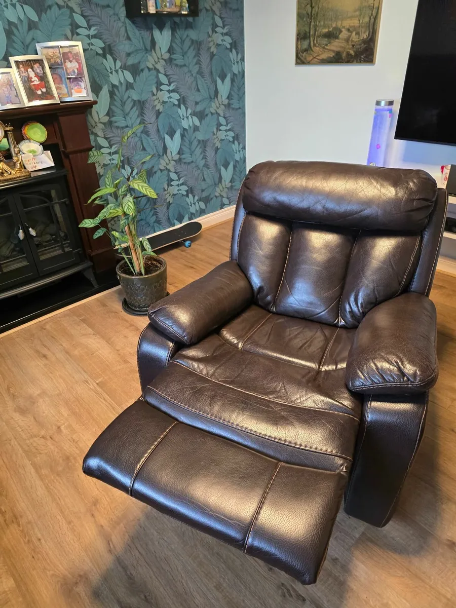 Recliner chair - Image 1