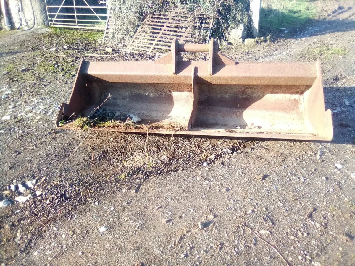 8ft  grading bucket - Image 1