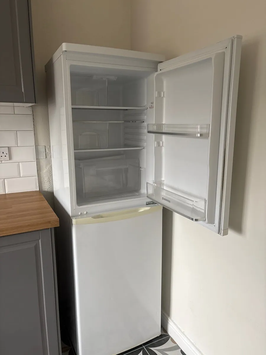 Hoover fridge freezer - Image 2