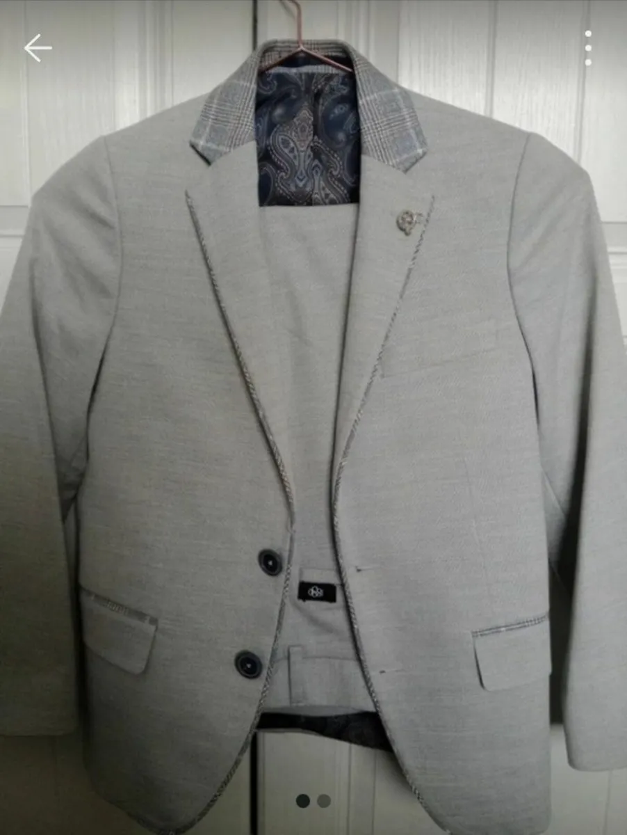 Boys suit Communion / Wedding ect. - Image 2
