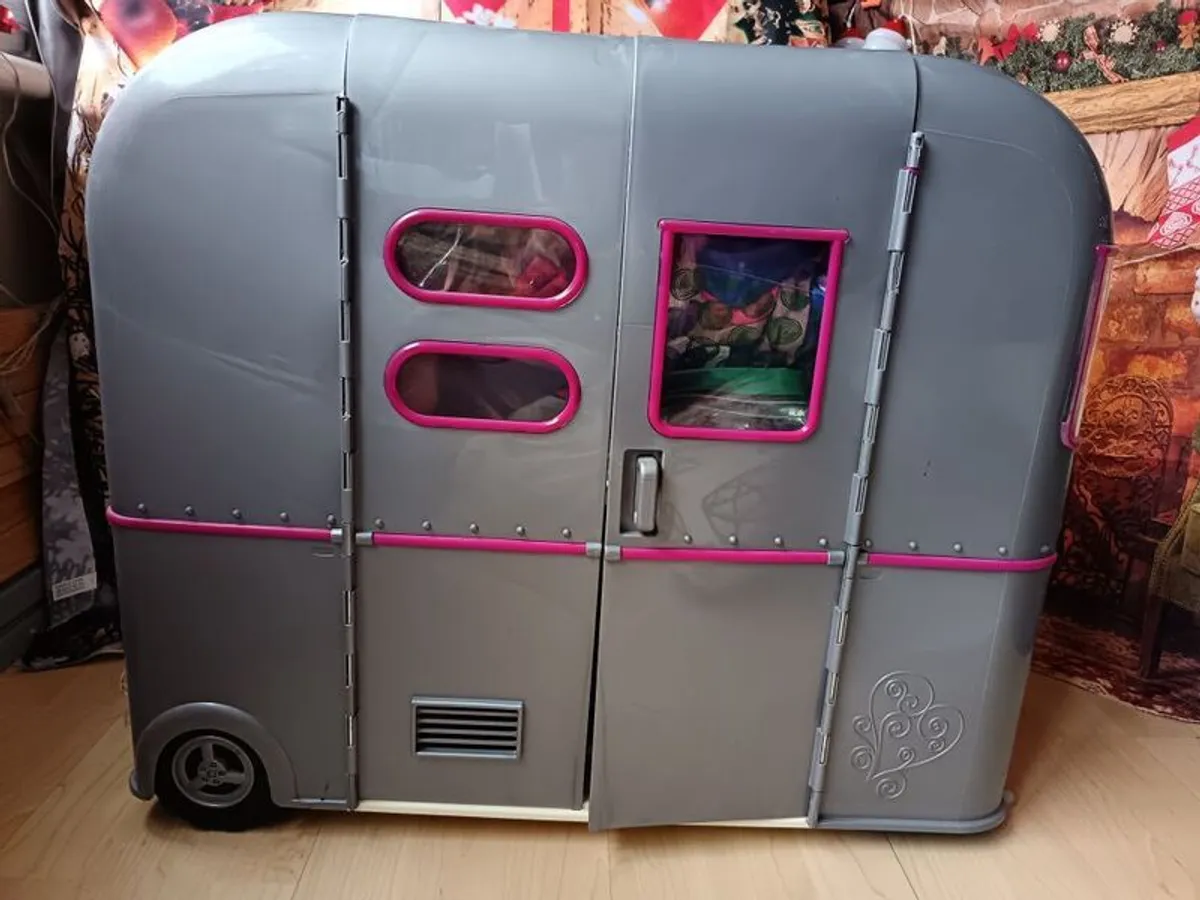 my Generation dolls, camper van and loads accessories - Image 2