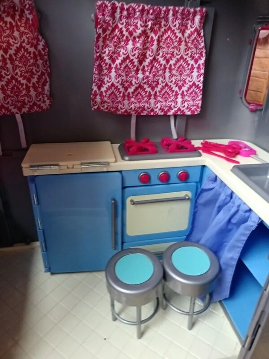 my Generation dolls, camper van and loads accessories - Image 4