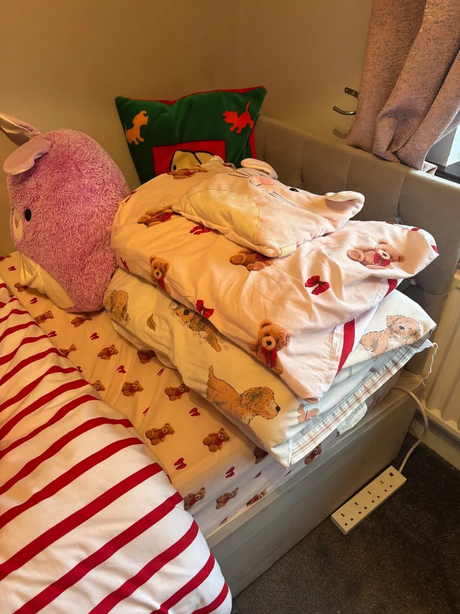 Single bed - Image 2