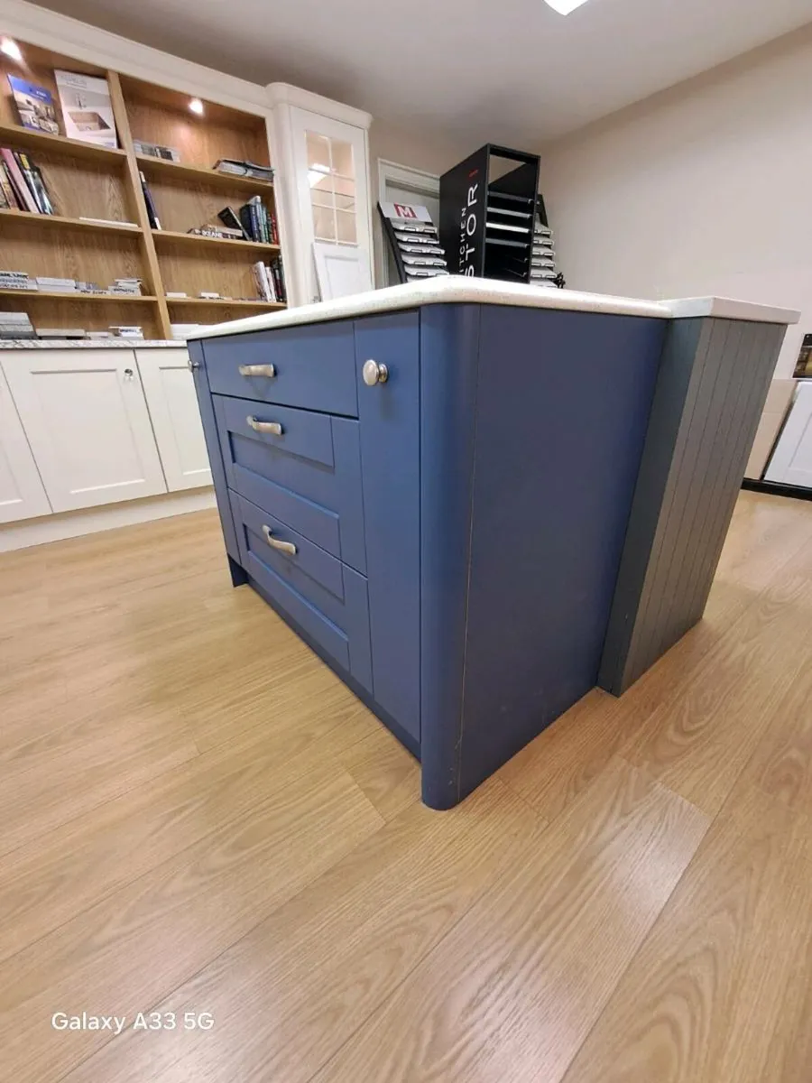 Kitchen island - Image 3