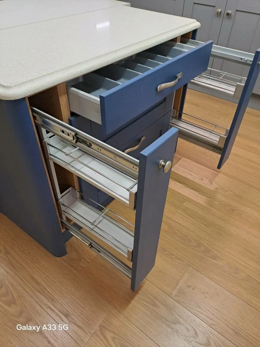 Kitchen island - Image 4