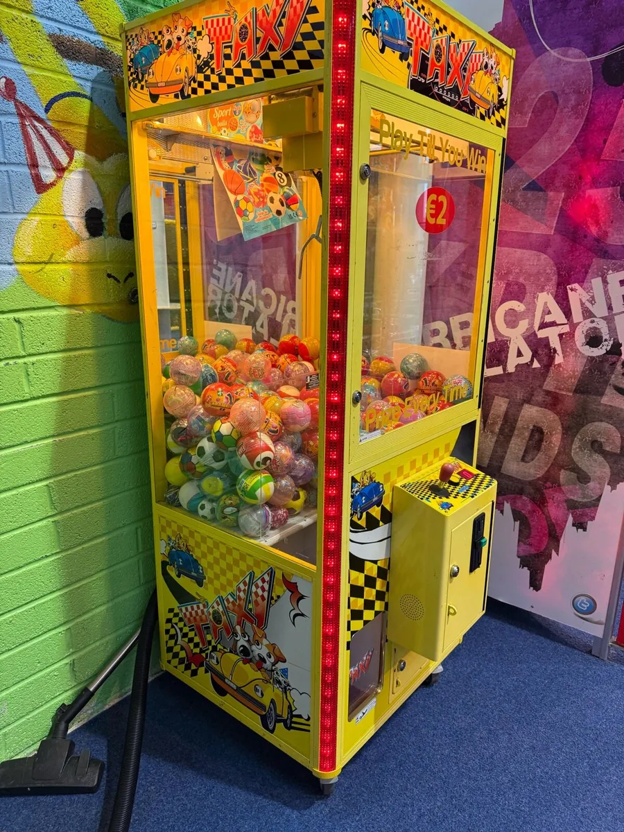 Amusement coin operated machine - Image 3