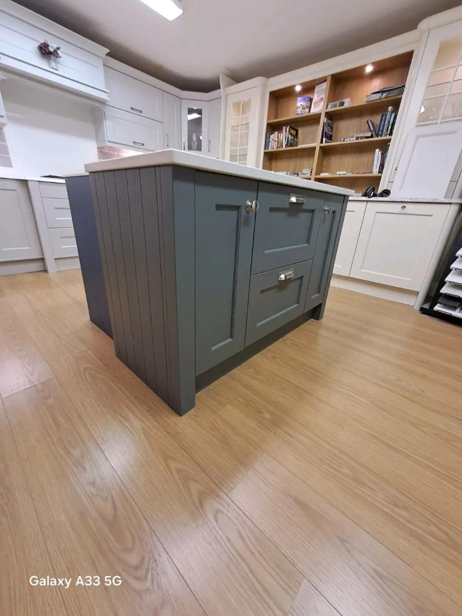 Kitchen island - Image 2