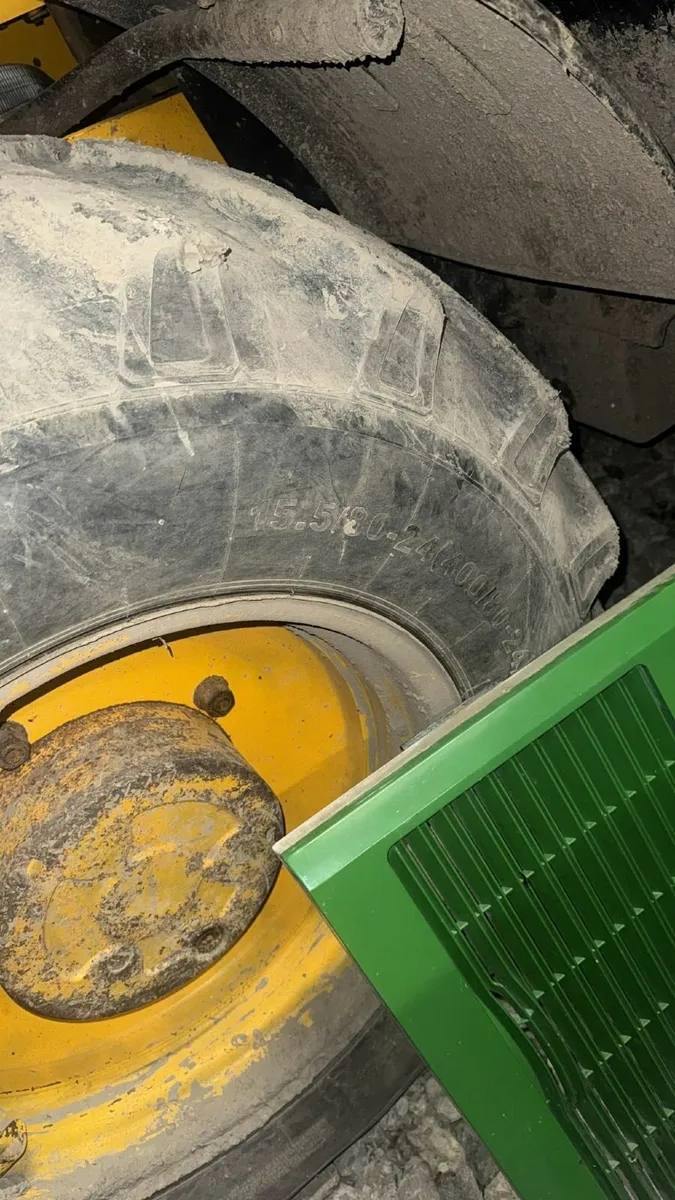 Tyres JCB - Image 4