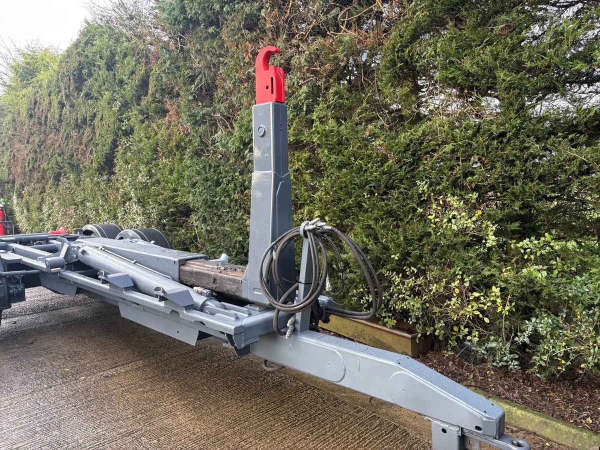 Hyva lift hook loader - Image 2