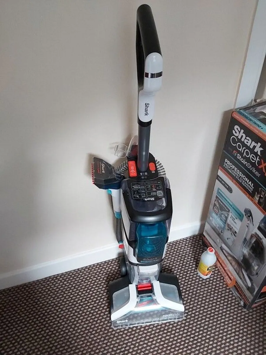 Shark Carpet Xpert Deep Carpet Cleaner with Built-In Stainstriker EX200UK - Image 1