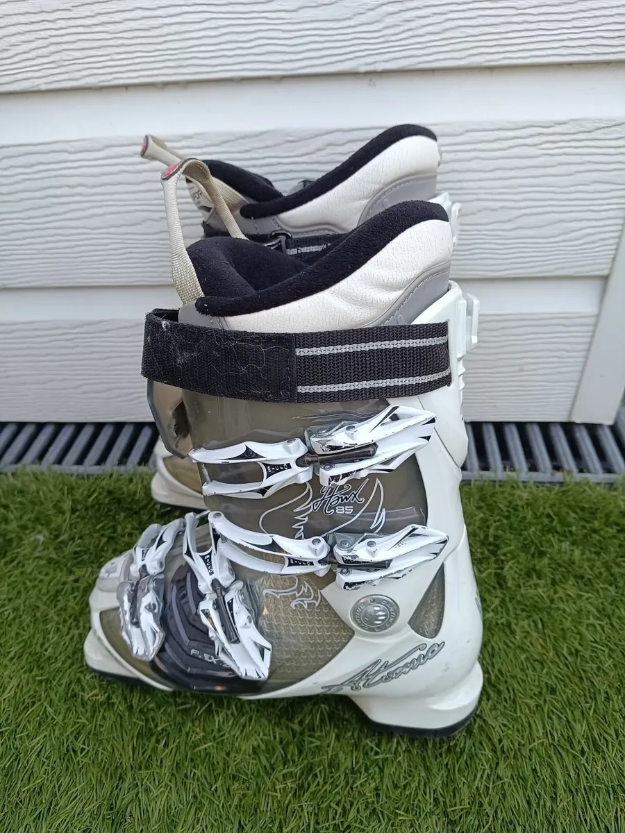 Ladies Ski equipment - Image 1