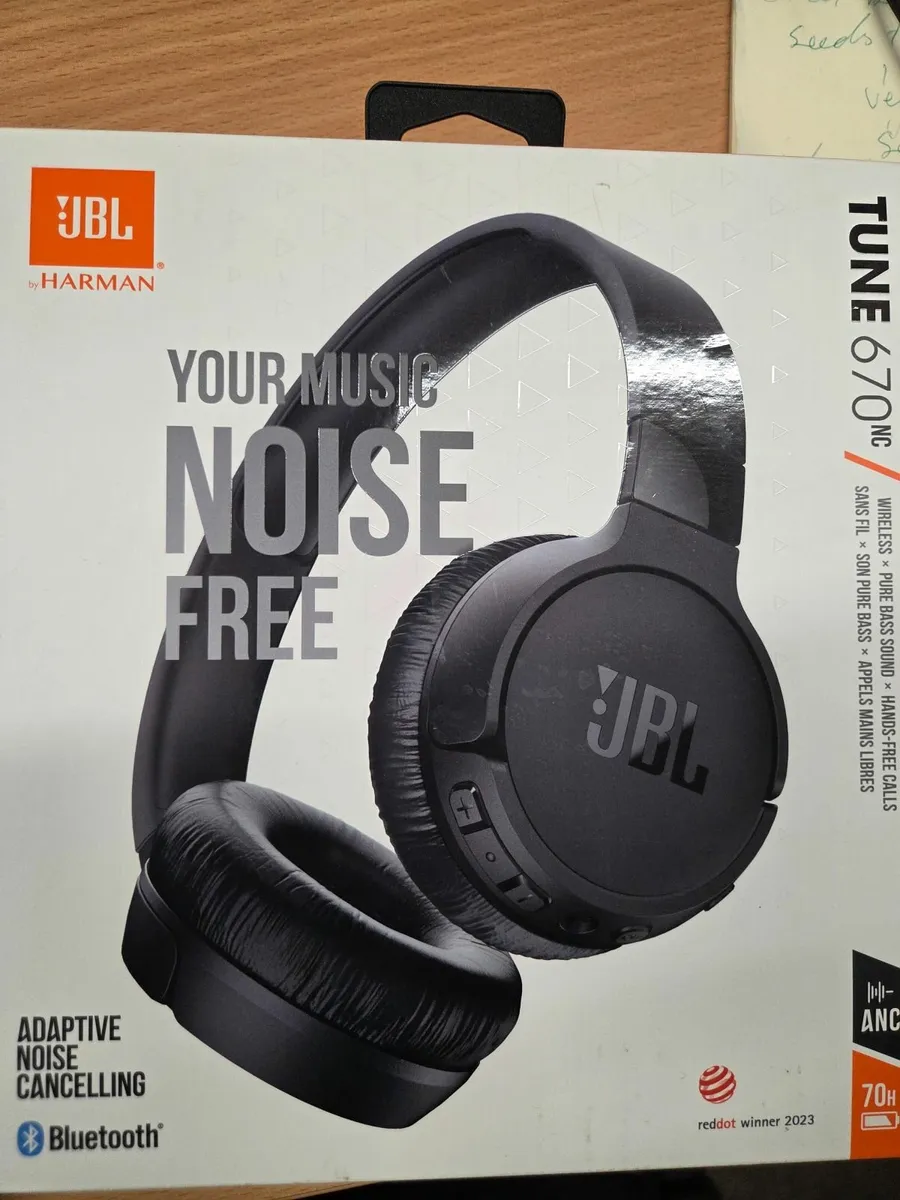 JBL 670 Headphones
