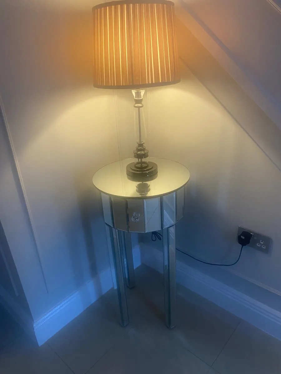 Table /Locker - Image 2