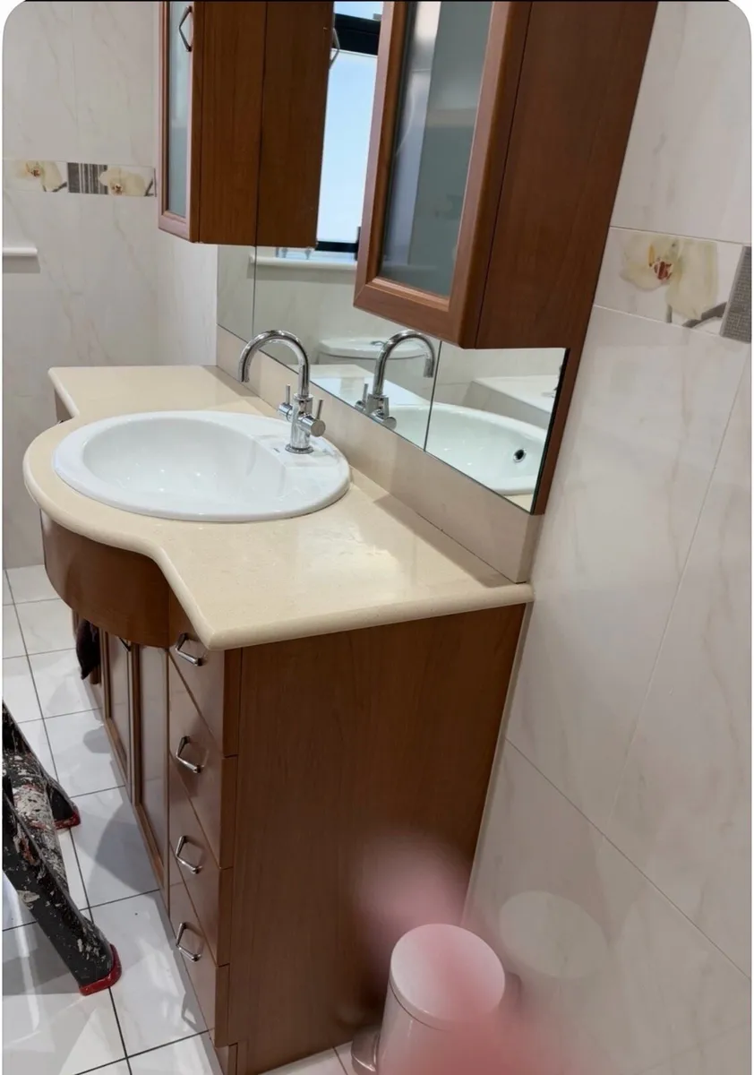 Bathroom  cabinet - Image 3