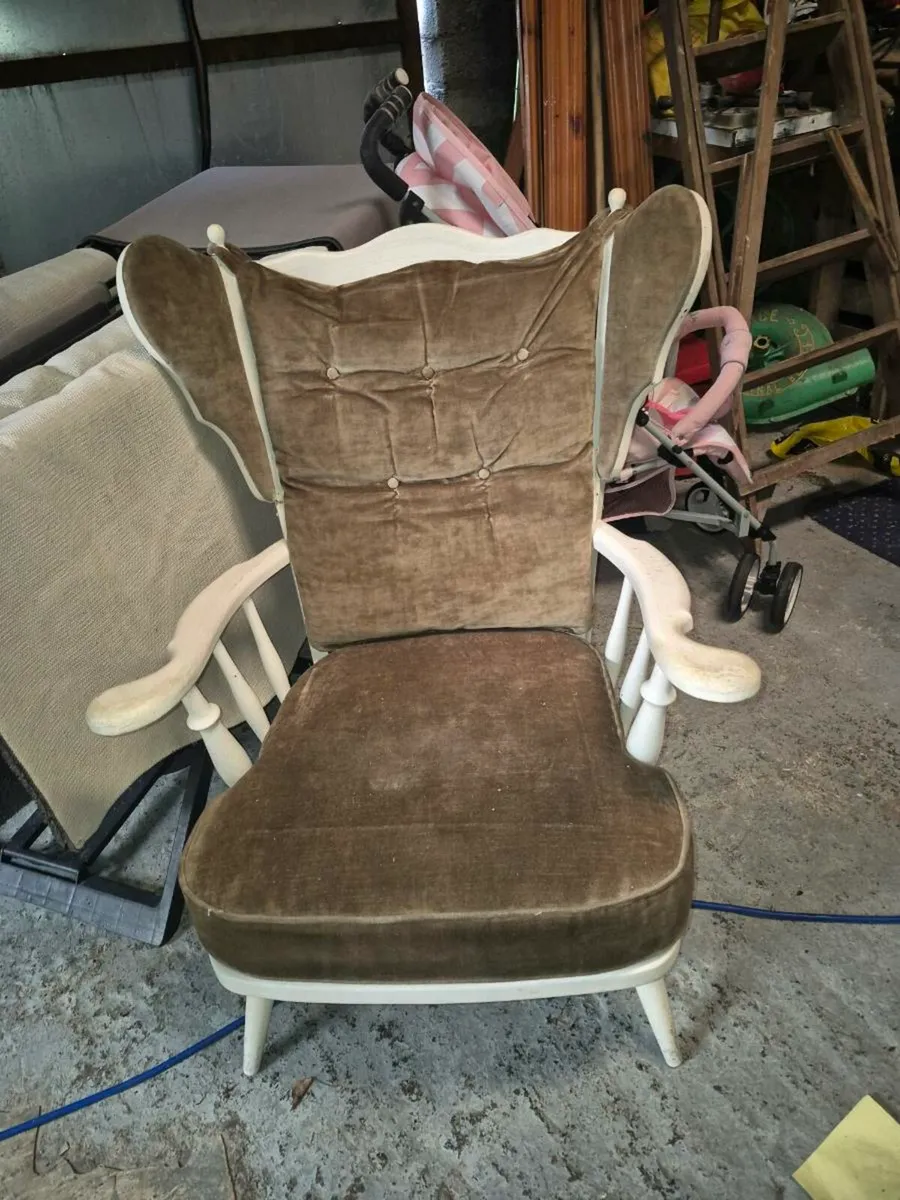 A butefill old chair