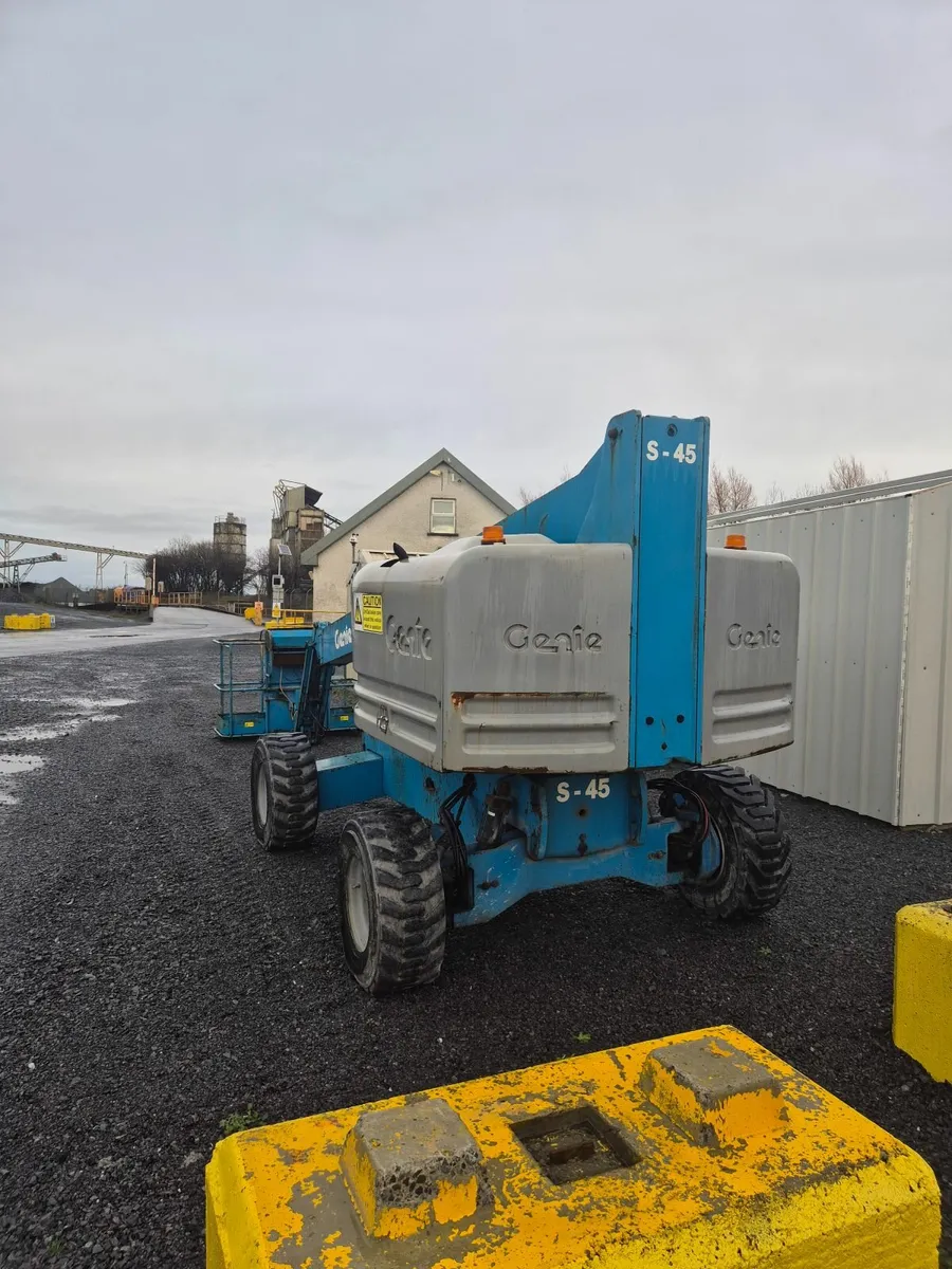 MEWP (Cherry Picker) - Image 1