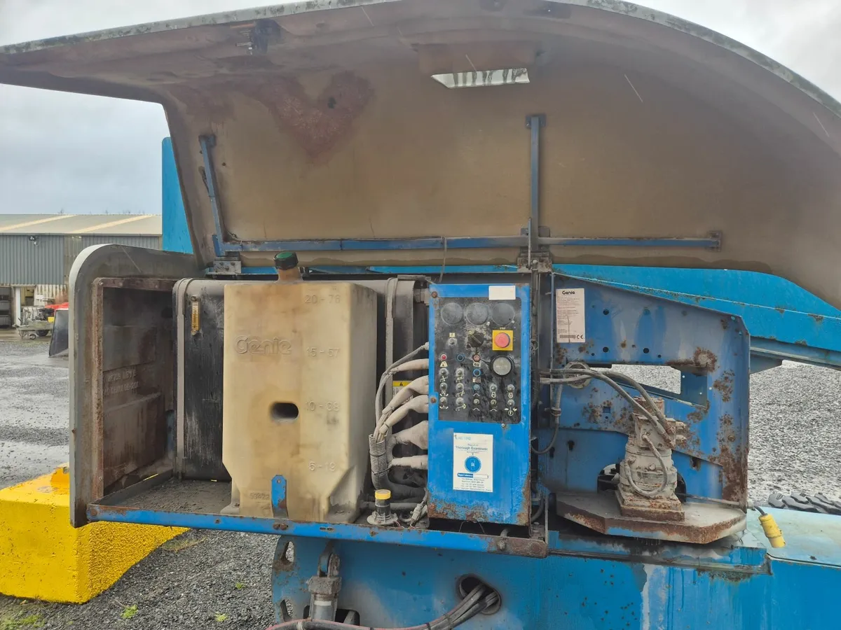 MEWP (Cherry Picker) - Image 4