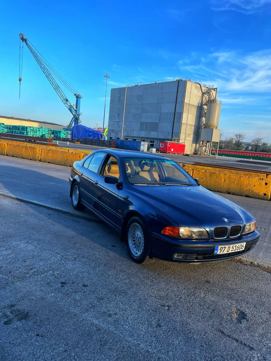 BMW e39 523i - Image 2
