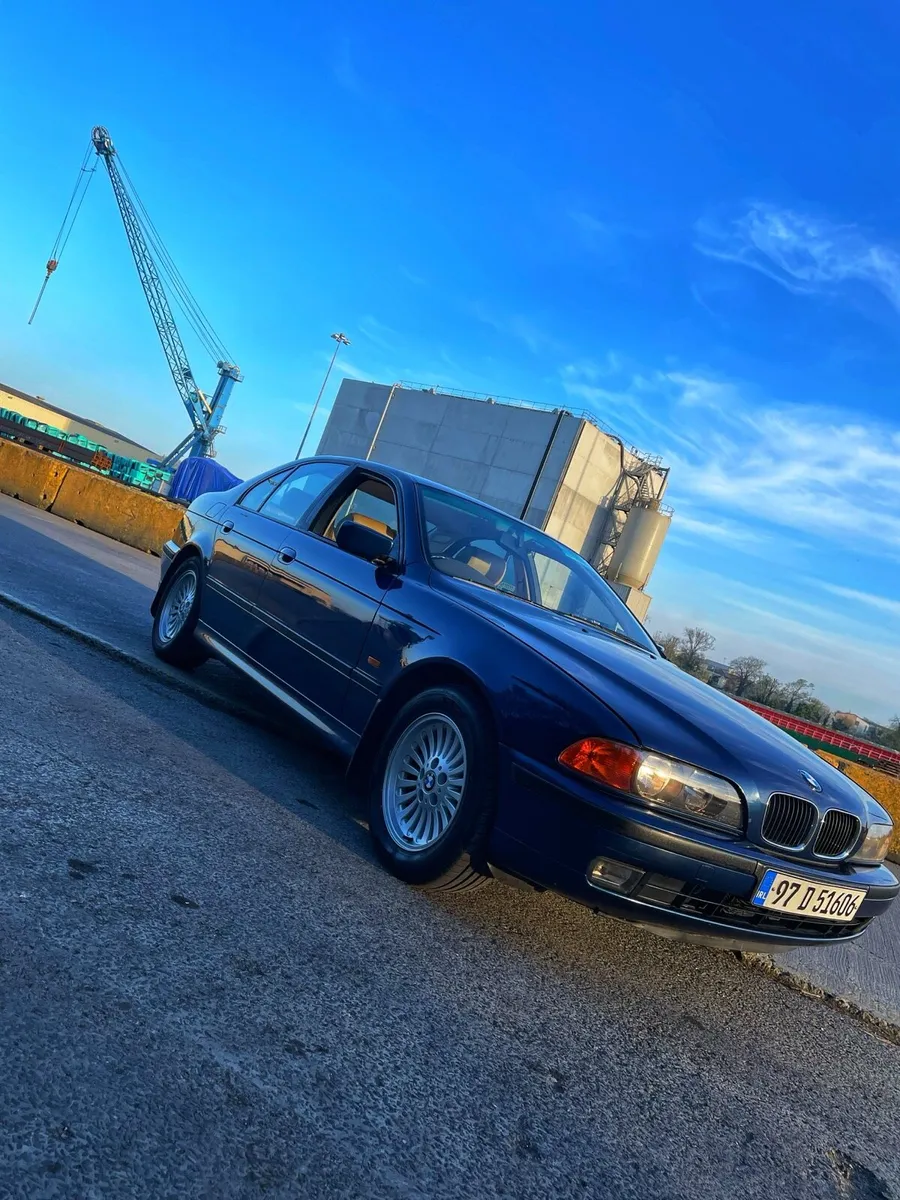 BMW e39 523i - Image 1