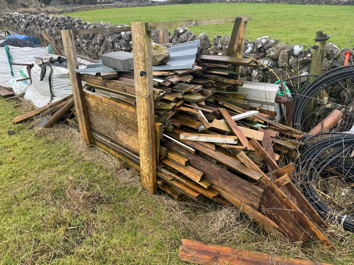 Free Pallet of mixed timber