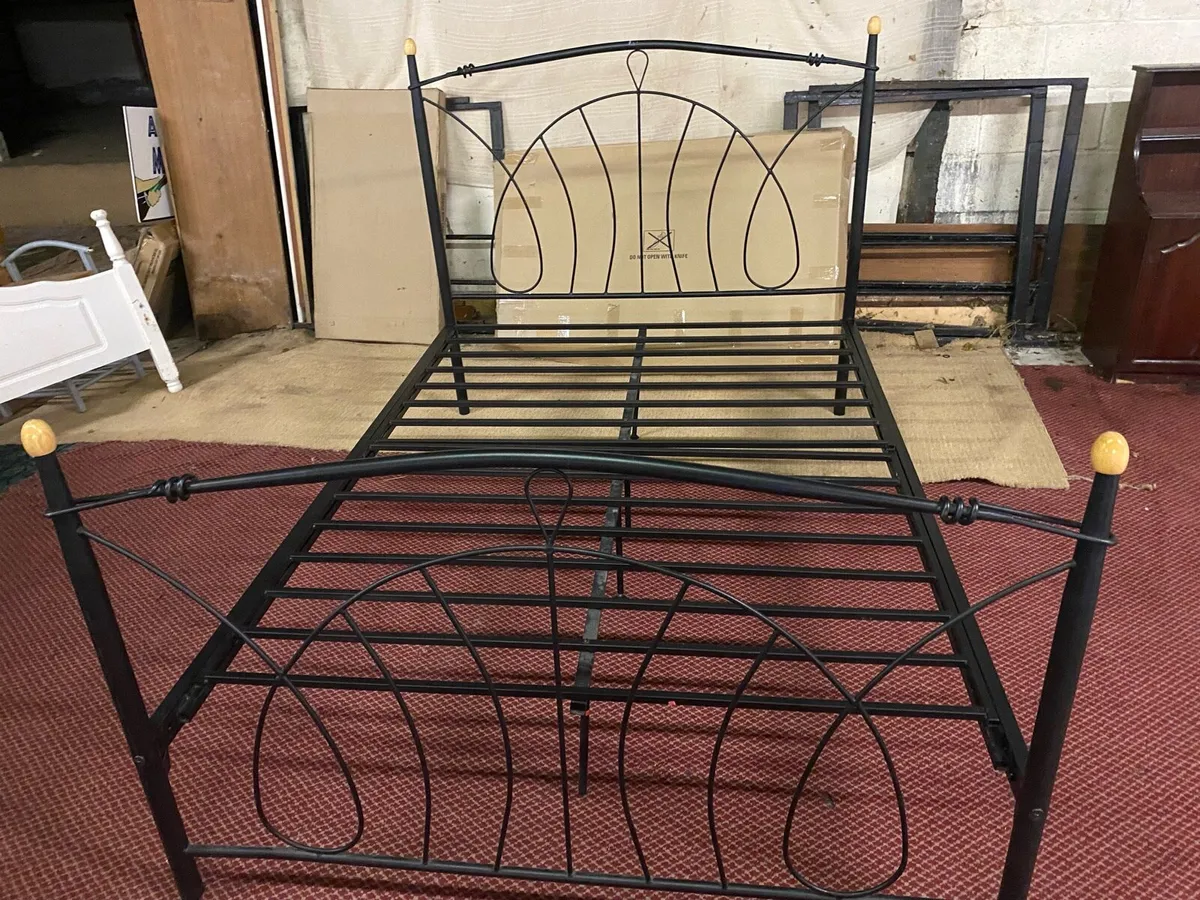 Metal frame bed - Image 2