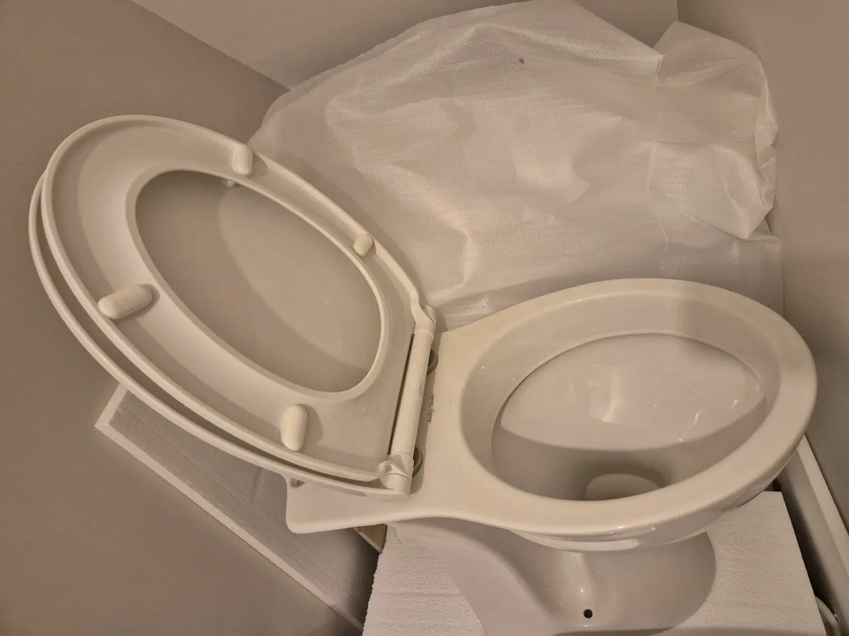 Armitage Shanks Toilet - Image 2