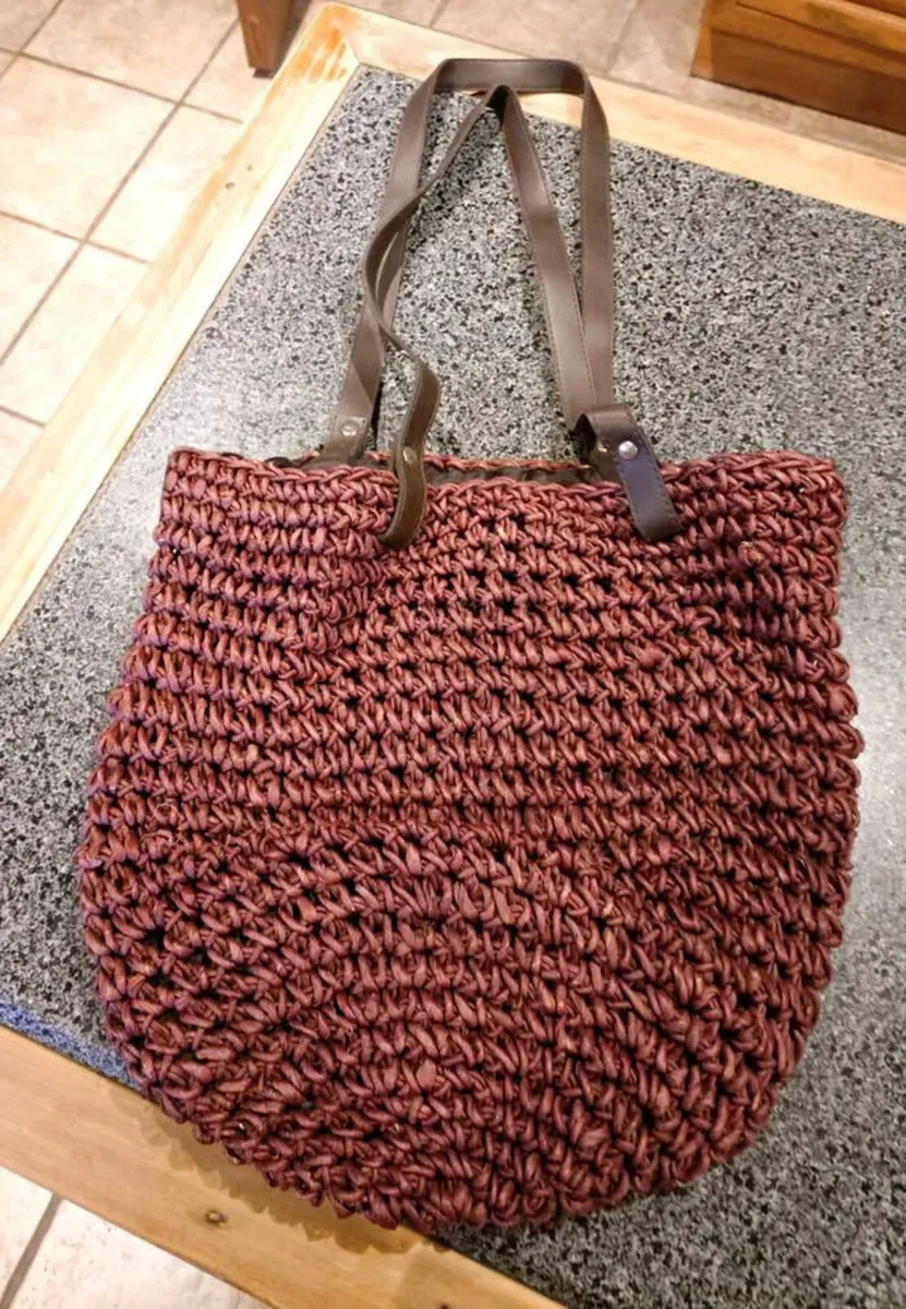 MORE LADIES HANDBAGS (NEW & USED). - Image 4