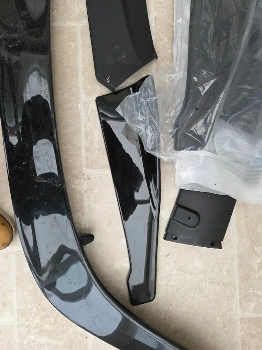 Boot spoiler and side skirts for BMW - Image 2