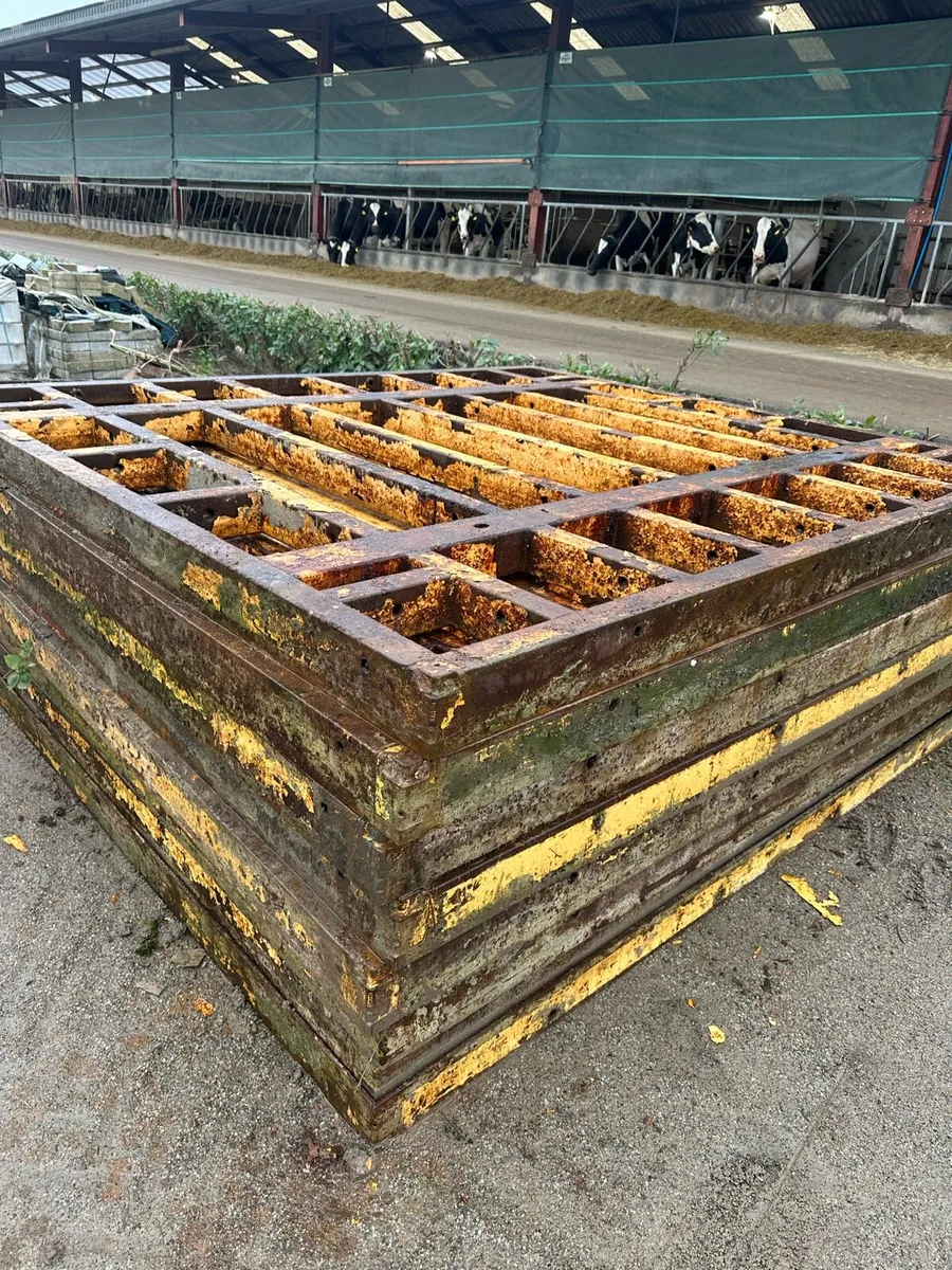 Shuttering pans - Image 1