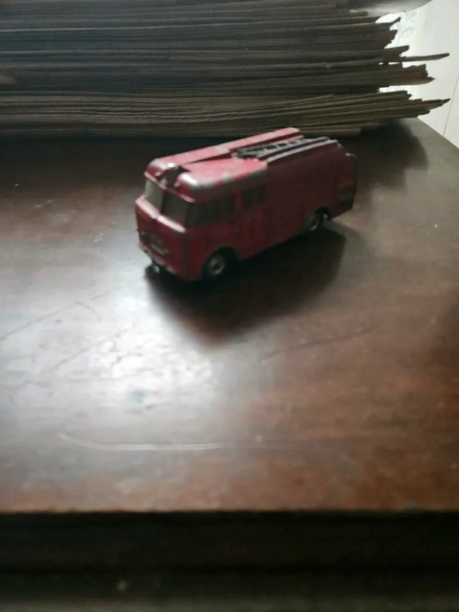 Dinky 1960's Fire Engine - Image 2
