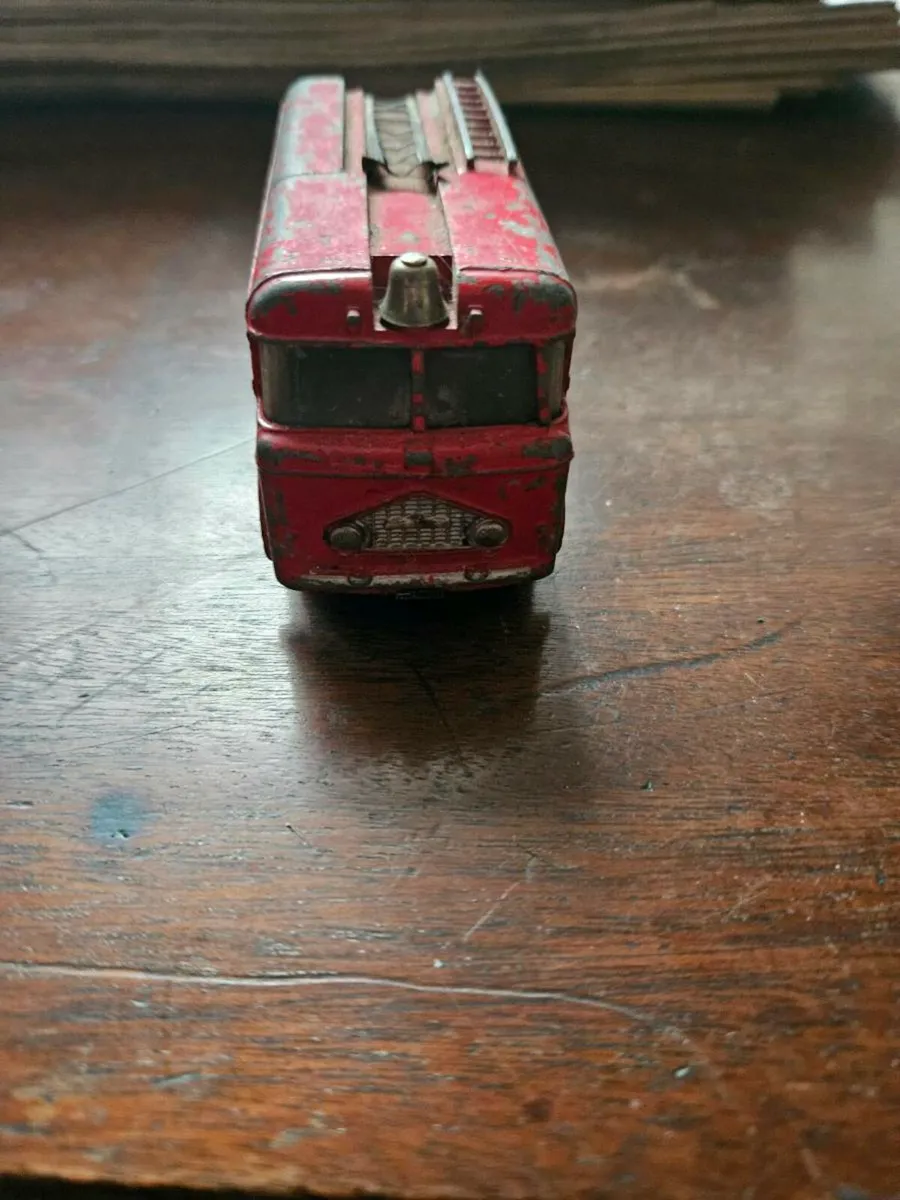 Dinky 1960's Fire Engine - Image 3