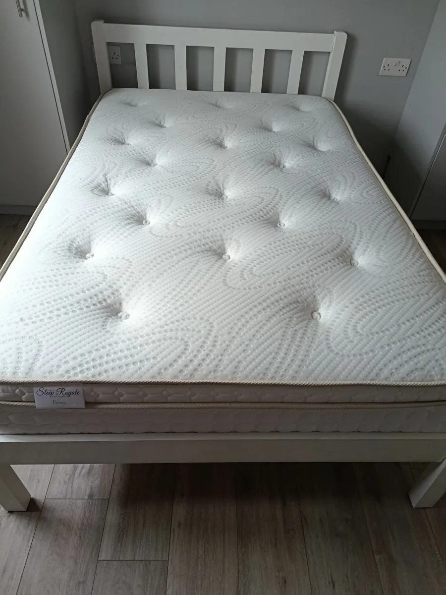 Bed with mattress - Image 1