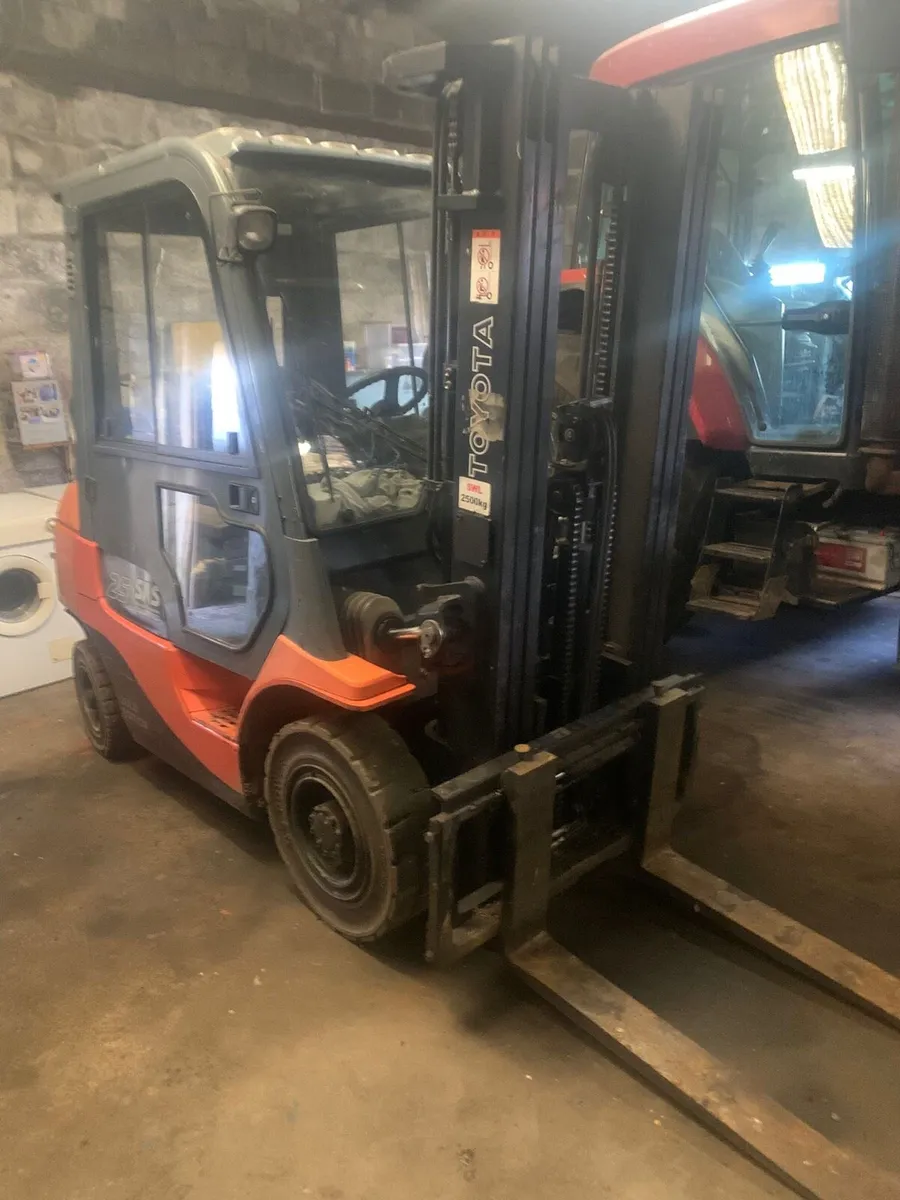 Toyota Forklift - Image 1