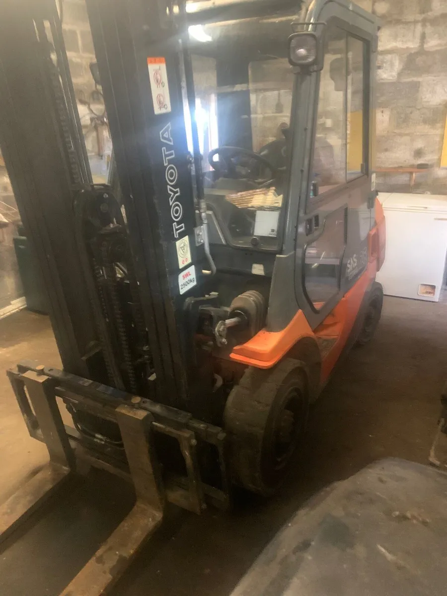 Toyota Forklift - Image 2